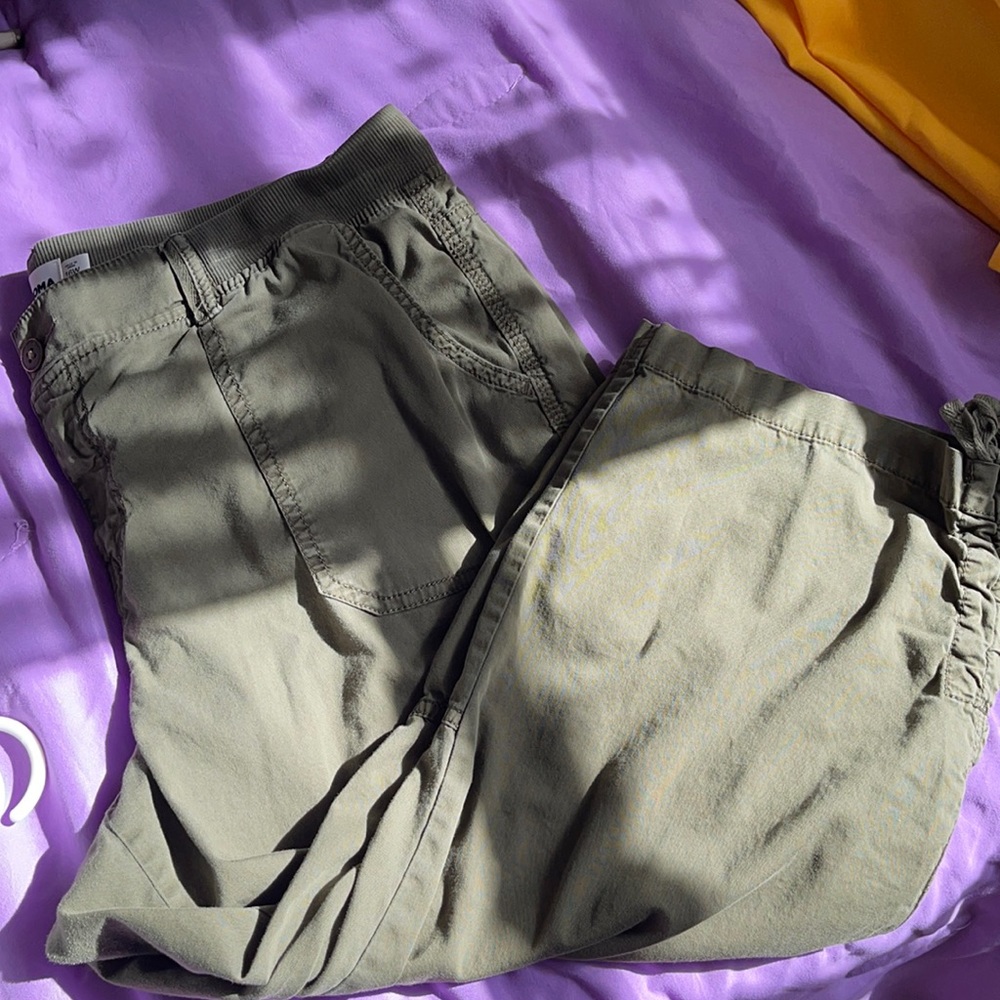 Green cargo Capri pants